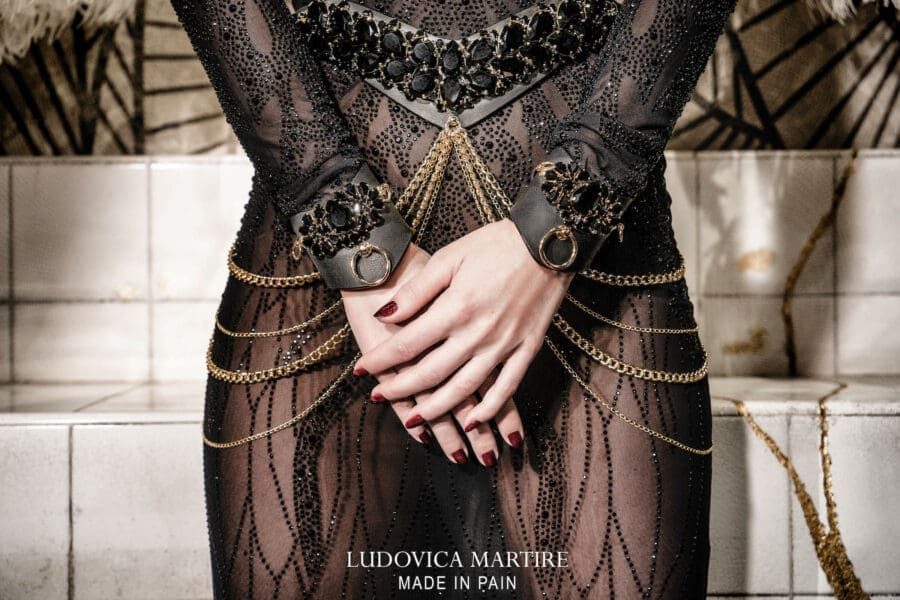 Ludovica Martire Calypso Handcuff Black 4