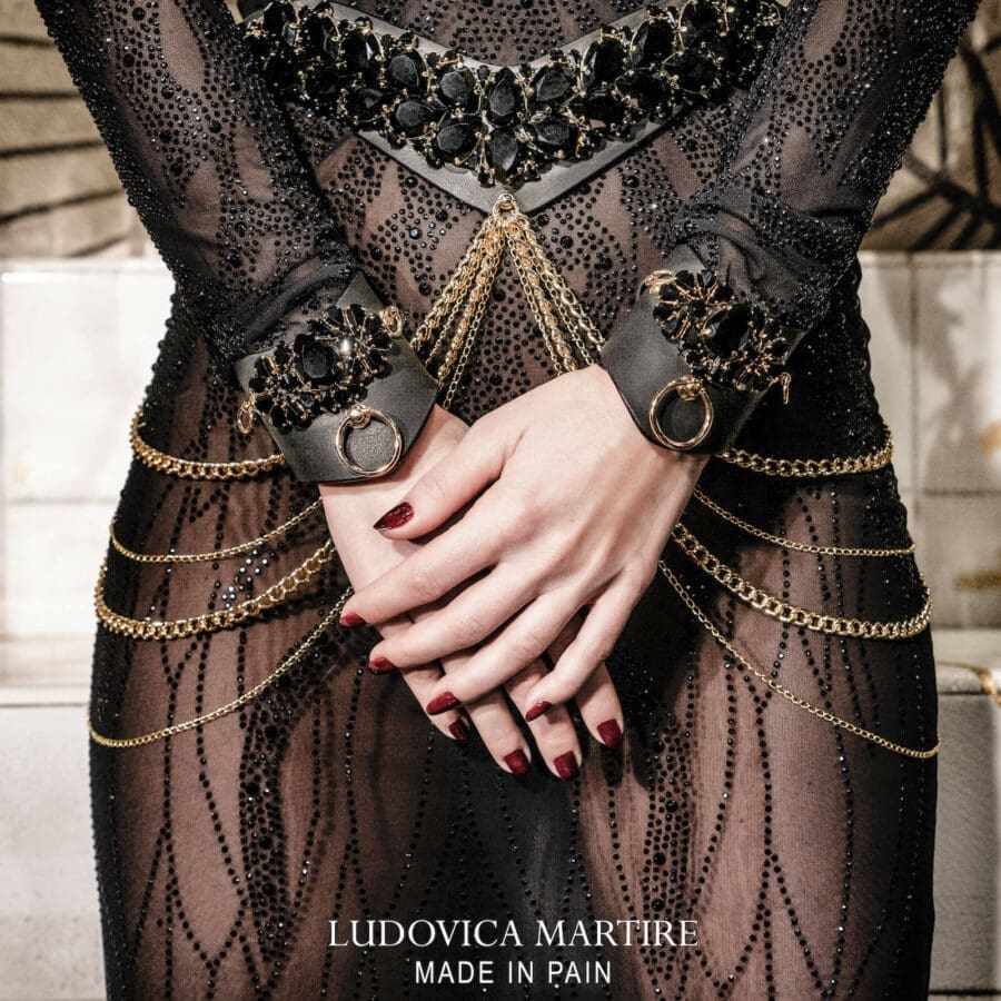 Ludovica Martire Calypso Handcuff Black 4