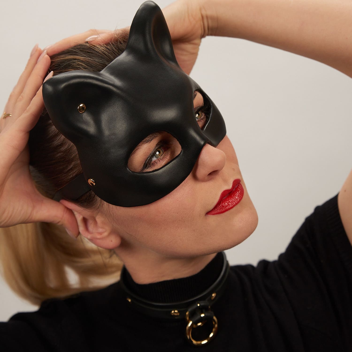 Asche Gold Cat Mask Black
