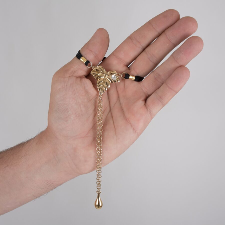Sylvie Monthulé - Penis Jewelry Gold Leaf